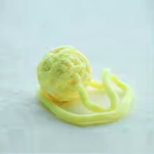 Jouet pour chat interactif - Boule de fil multicolore avec clochette