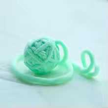 Jouet pour chat interactif - Boule de fil multicolore avec clochette