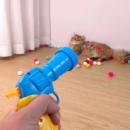Jouet pour chat interactif - Pistolet à pompons - Chatyfyclub